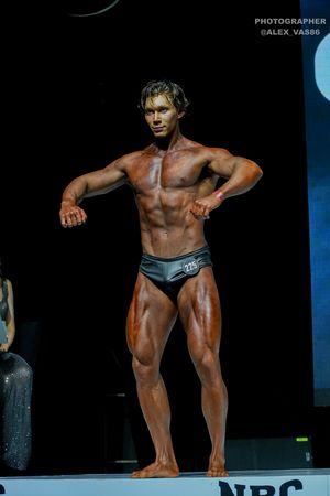 CLASSIC PHYSIQUE ЮНИОРЫ